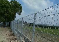 為什么現(xiàn)貨鍍鋅護欄網(wǎng)要增加兩個加強折彎？