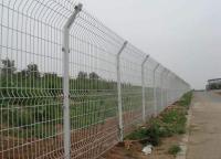 鍍鋅護欄網(wǎng)為什么使用一段時間表面會發(fā)烏？